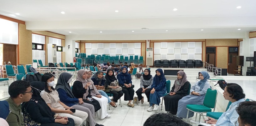 Dosen MKM Undip Ajari Cegah Penyakit Tidak Menular (PTM)  Melalui Pemafaatan Aplikasi Monitoring Mandiri PTM