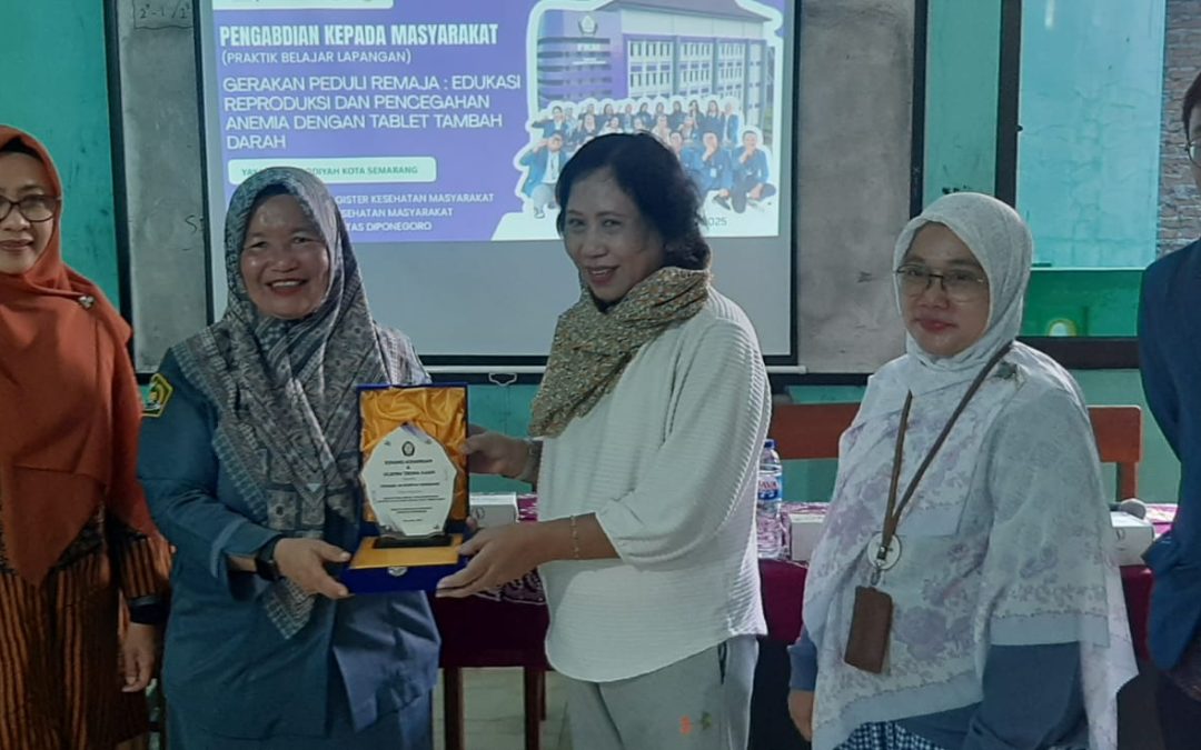 Gerakan Peduli Remaja: MKM FKM Undip Edukasi Kesehatan Reproduksi dan Pencegahan Anemia di Yayasan Ar-Rodiyah